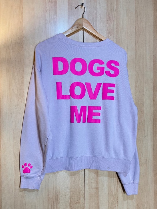 Wildfox Sweaters - Wildfox Lavender Sweatshirt with Hot Pink 'DOGS LOVE ME' Graphic